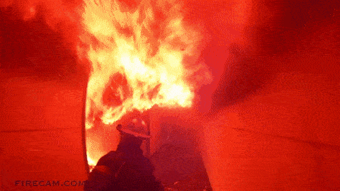 화마와 싸우는 소방관들의 바디캠.gif_1.gif