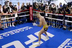 경솔했던 UFC선수의 최후_1.gif