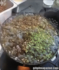 중식요리 장인의 고급스킬_1.gif