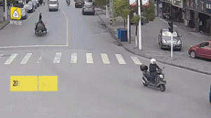 대륙의 뺑소니 사건.gif_1.gif