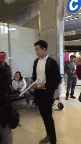 최근 여러 커뮤니티에서 논란이 되고 있는 걸그룹 멤버.gif_3.gif