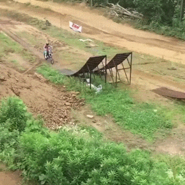 오토바이 묘기.gif_1.gif