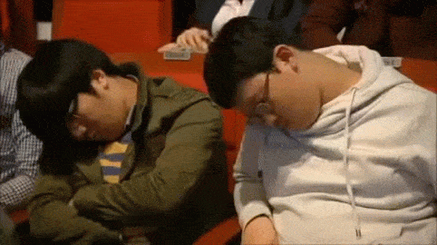 e스포츠 경기중에 졸아 유명해진 작골형제 근황_1.gif