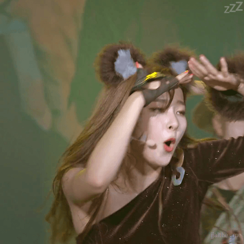 무대 위 에서 땀 흘리는 슬기_7.gif