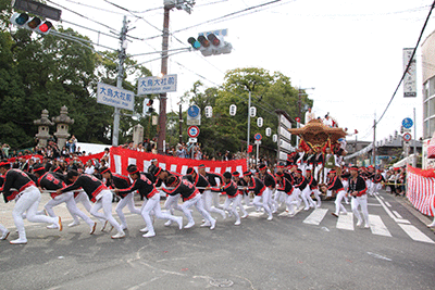 실제로 사망자가 종종 나오는 위험한 일본축제_9.gif