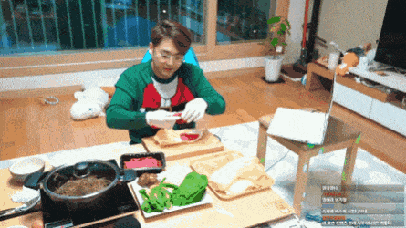 인방) 이게 개복어 옛날 사진이라고.....?_2.gif