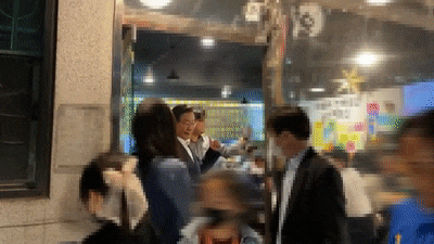 어린이날) 이재명의 여자아이 밀치기 영상_1.gif