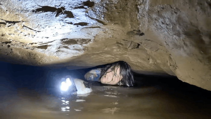 동굴) 전문가 없이 동굴에 들어가면 존나 위험한 이유 ㄷㄷㄷ_3.gif