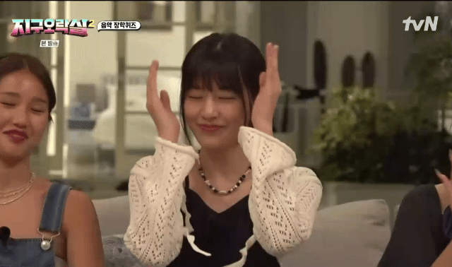 대전의 3대 자랑거리를 알려주는 안유진_5.gif