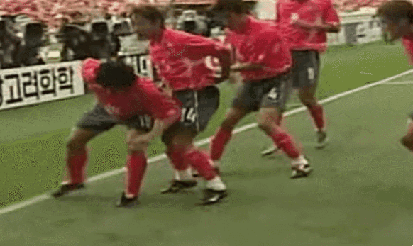 축구) 한국축구 역대급 세레머니 모음_3.gif