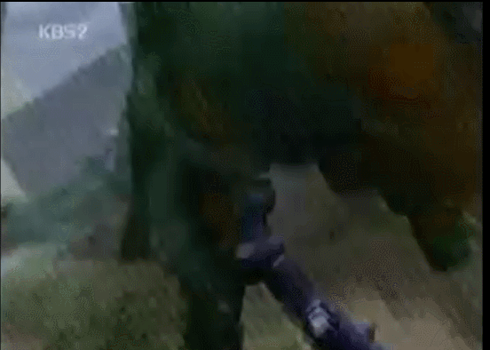 고전 국산 SF 애니에서 말하는 만독불침의 원리_9.gif