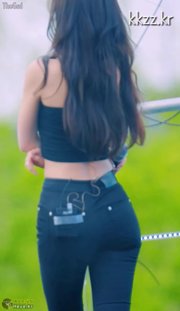 슬렌더 몸매 호불호 gif_1.webp