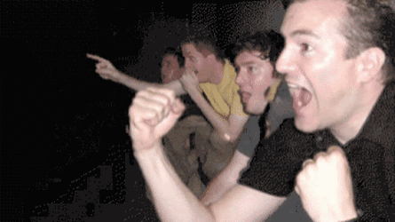 회사에서 쓰면 이세계 전생한 사람 취급 받는거_2.gif