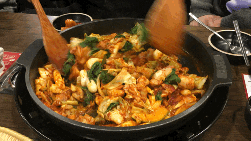 닭갈비 VS 닭갈비 .GIF_2.gif