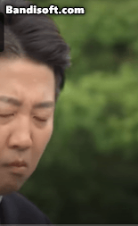 이준석 “노무현 대통령께 장학증서 받아”…묘역 참배하며 ‘눈물’_2.gif