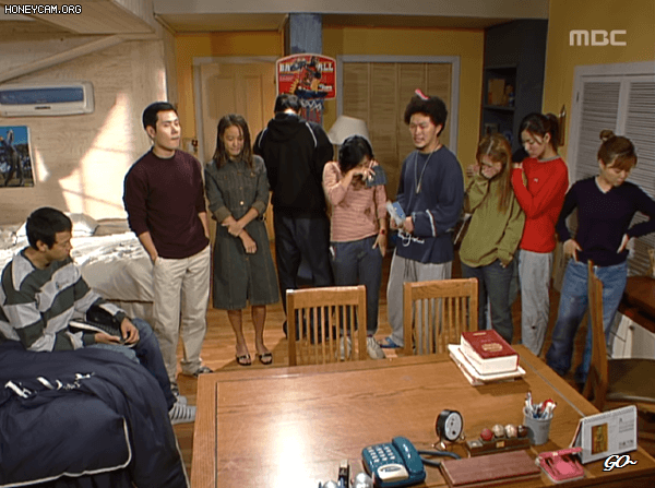 배우들이 시트콤 찍으며 실제로 단체로 울었다는 장면.gif_2.gif