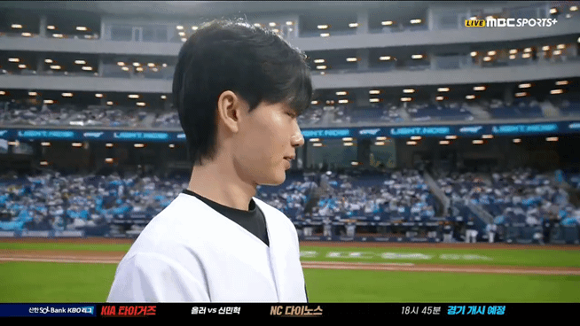 KBO 오늘 일반인 특별 시구자_2.gif