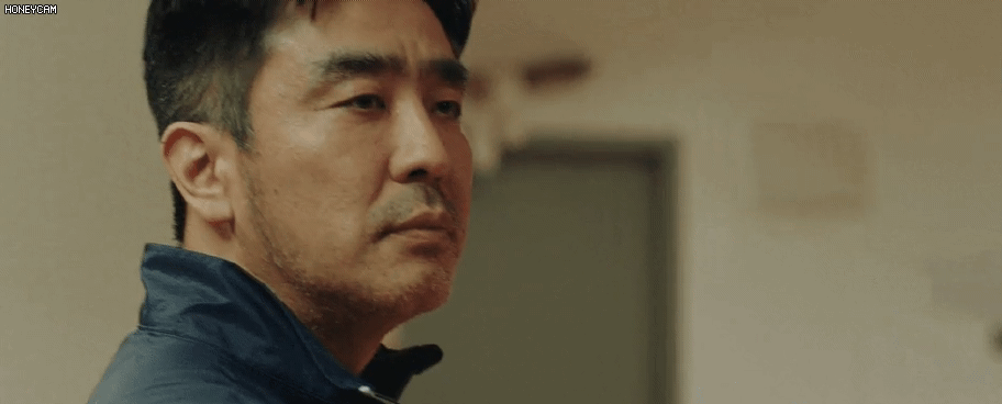 DVD방 오자마자 바지 벗으라는 와이프_1.gif