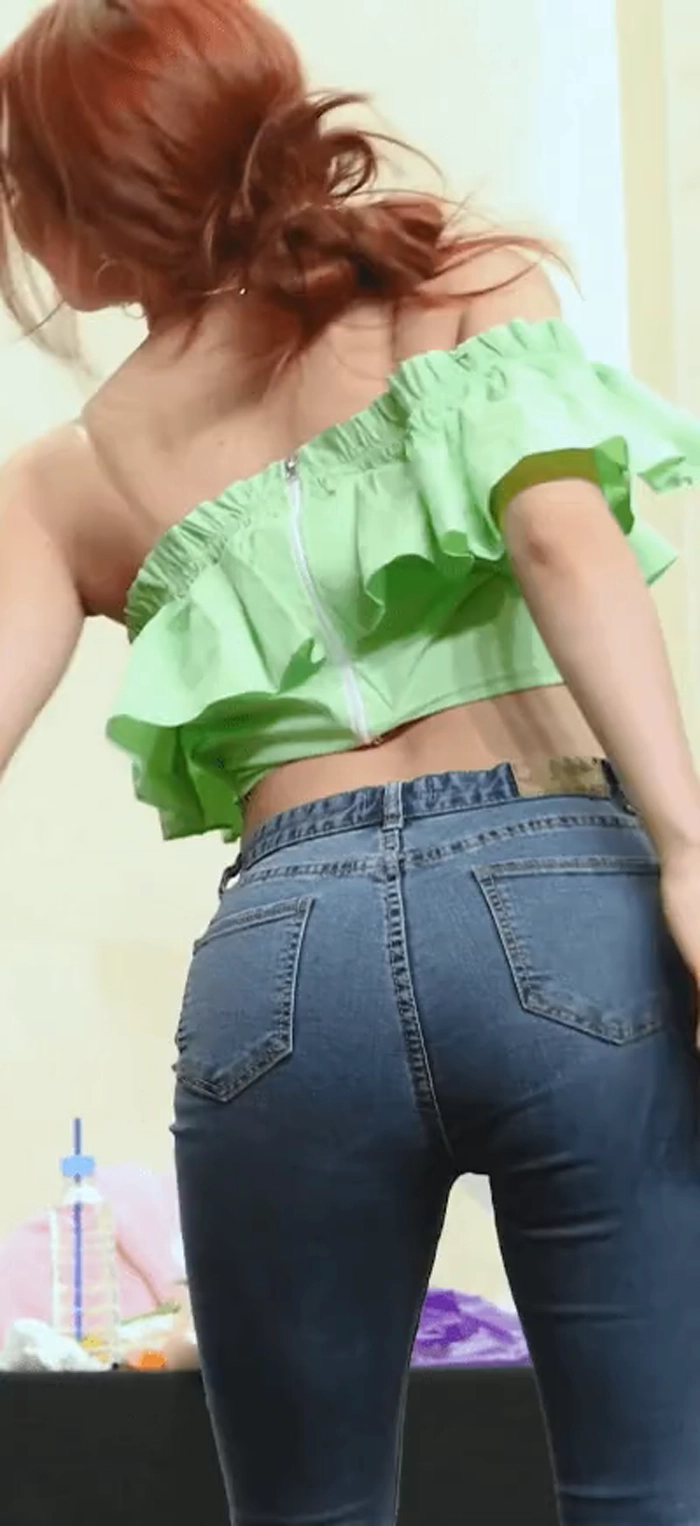 청바지 입은 아이돌 gif_2.webp