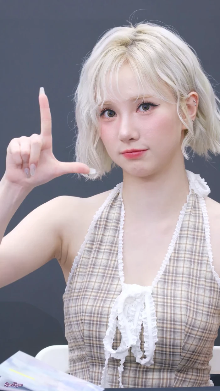 호불호 갈리는 머리 색깔 gif_1.webp