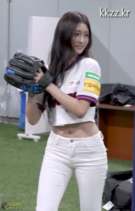 시구 하는 2007년생 아이돌 gif_1.webp