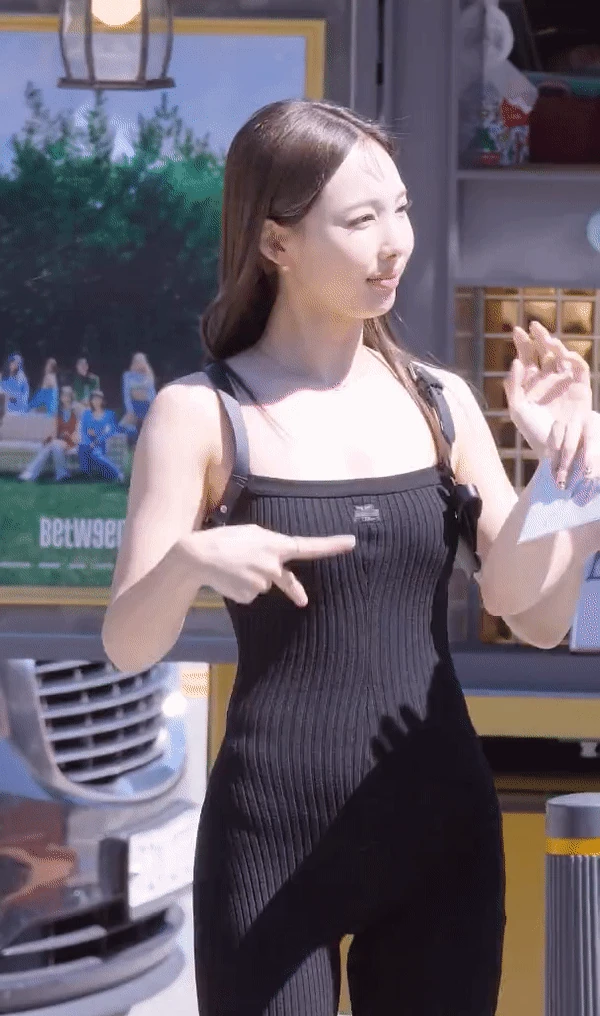 호불호 갈리는 패션 gif_2.webp