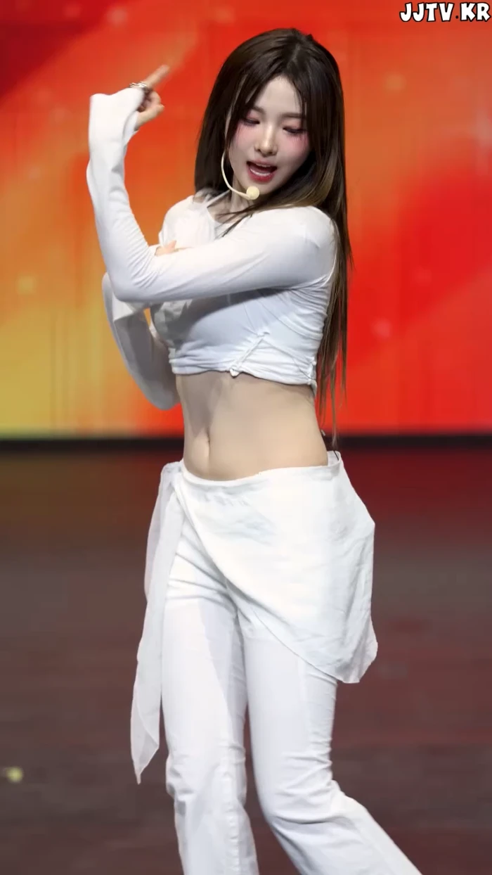 반도의 07년생 아이돌 gif_2.webp