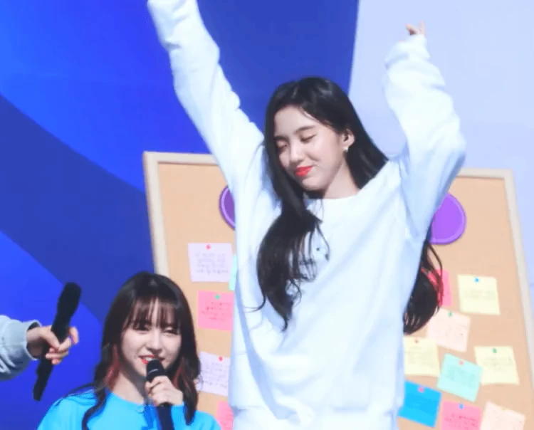 반도의 05년생 아이돌 gif_2.webp
