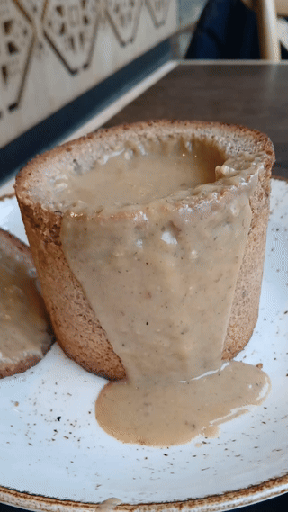 리투아니아 빌뉴스에서 "버섯 스프"를 먹어봤습니다_2.gif